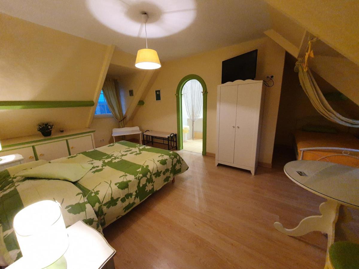 Chambres Du Logis De La Mare Du Parc Surtainville Exteriör bild